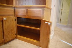 Open side cabinet - each side cabinet has one shelf